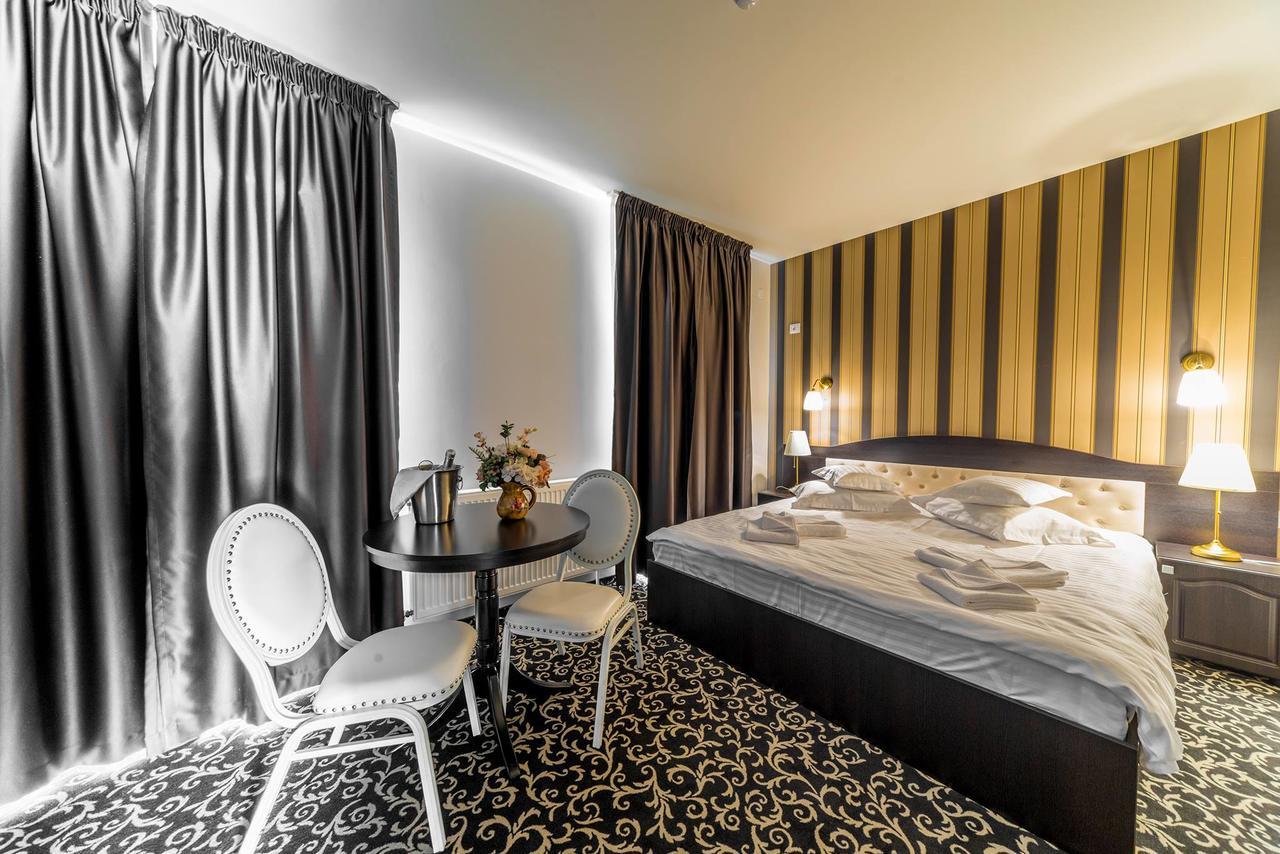 Hotel Complex Havana Tîrgu Ocna エクステリア 写真