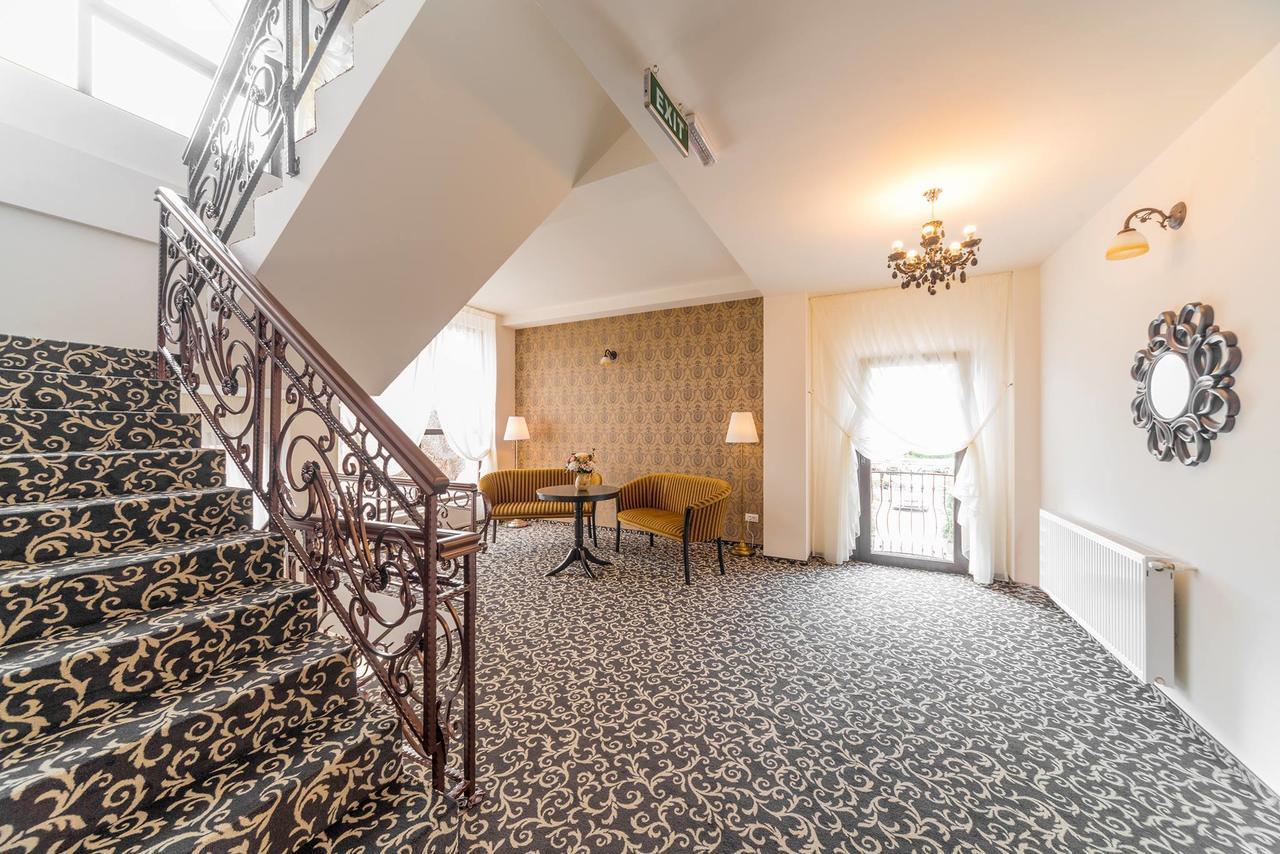 Hotel Complex Havana Tîrgu Ocna エクステリア 写真