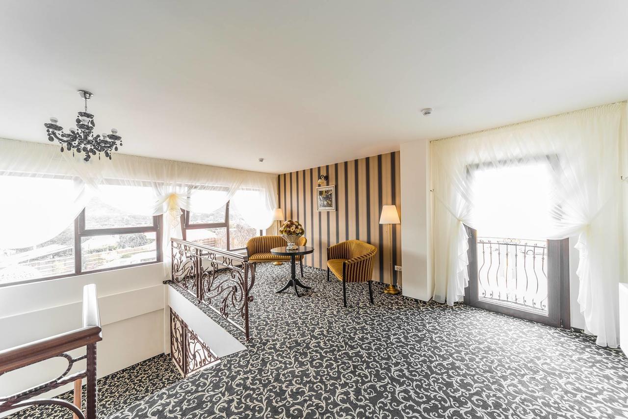 Hotel Complex Havana Tîrgu Ocna エクステリア 写真